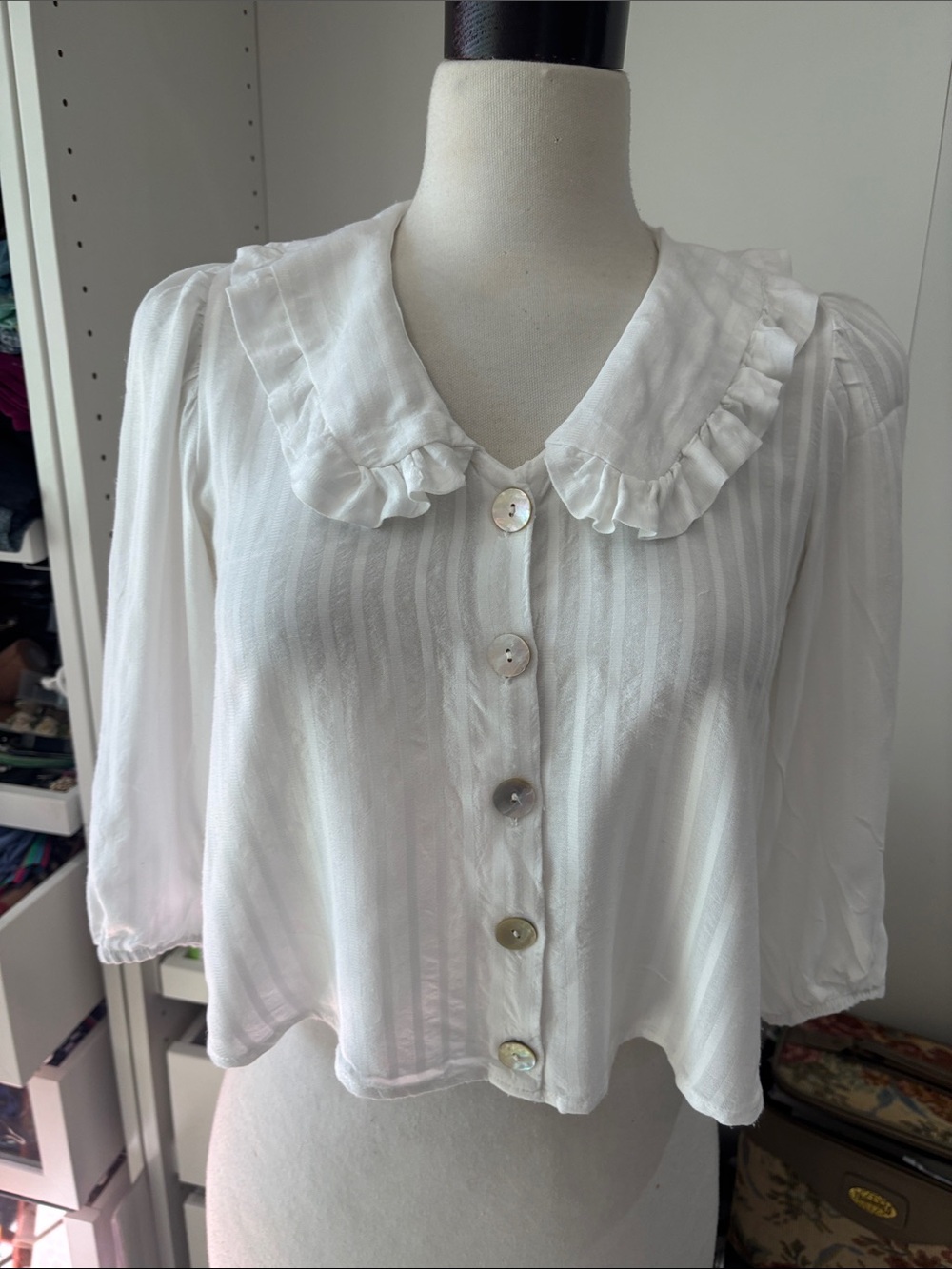 Women's White Ruffle Collar Button-Front Blouse - Picture 5 of 8